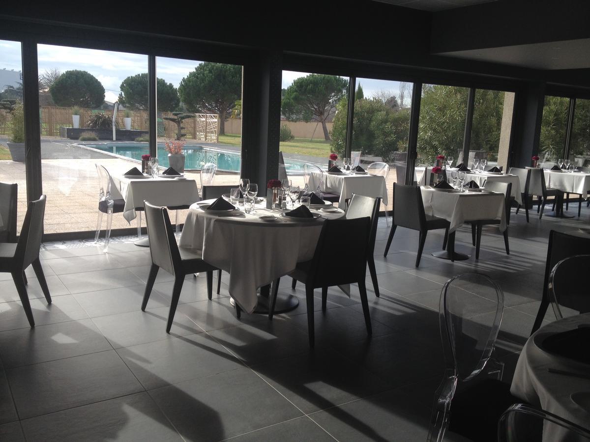 Sous Les Pins Hotell Étoile-sur-Rhône Exteriör bild