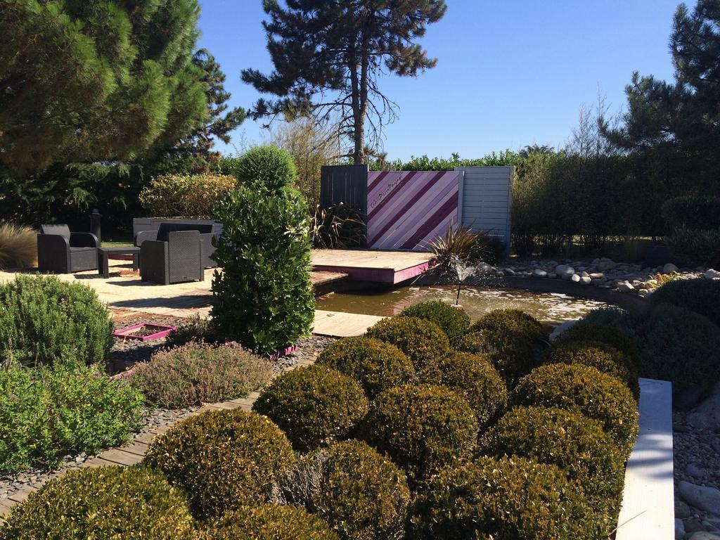Sous Les Pins Hotell Étoile-sur-Rhône Exteriör bild
