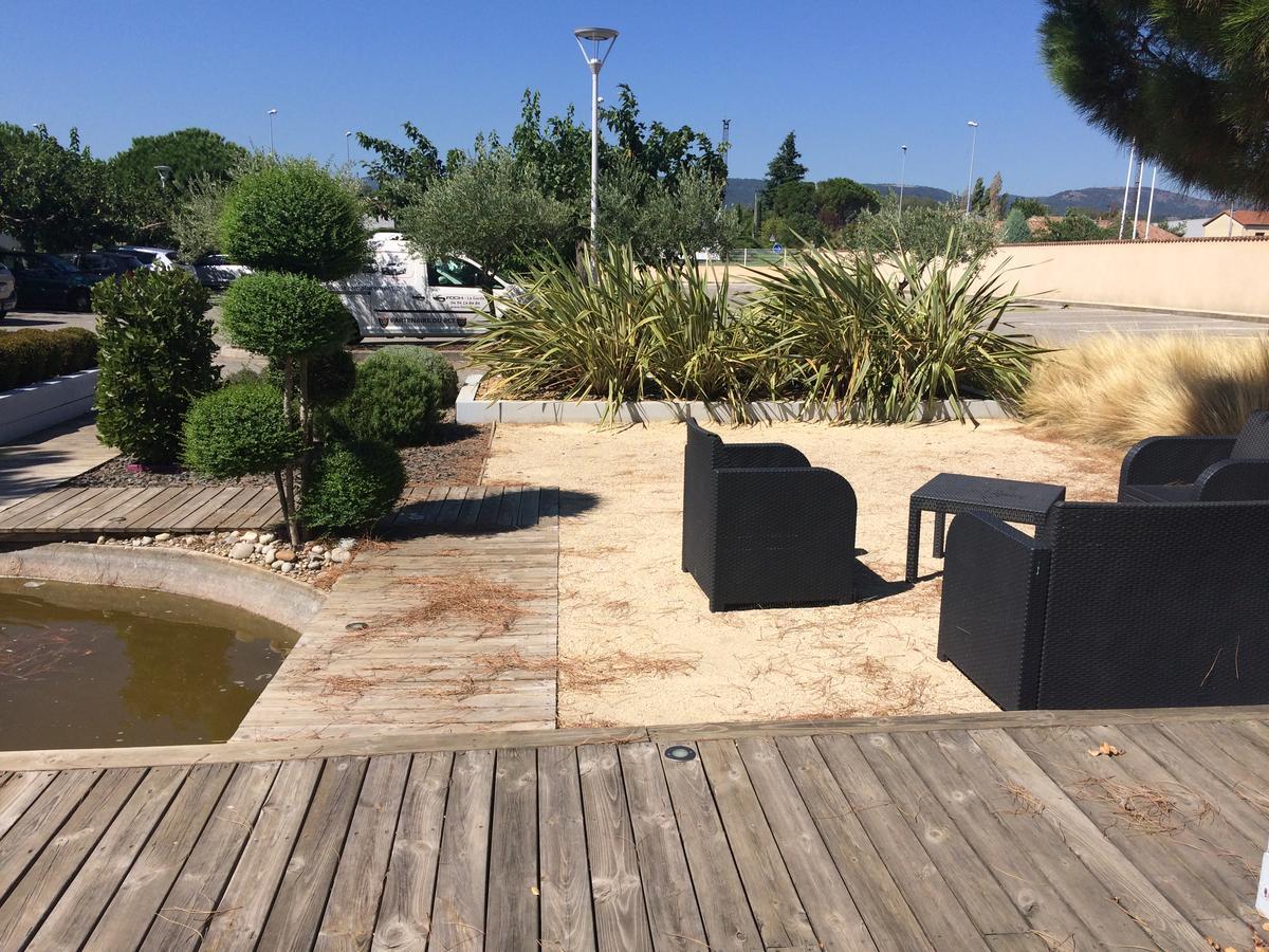 Sous Les Pins Hotell Étoile-sur-Rhône Exteriör bild